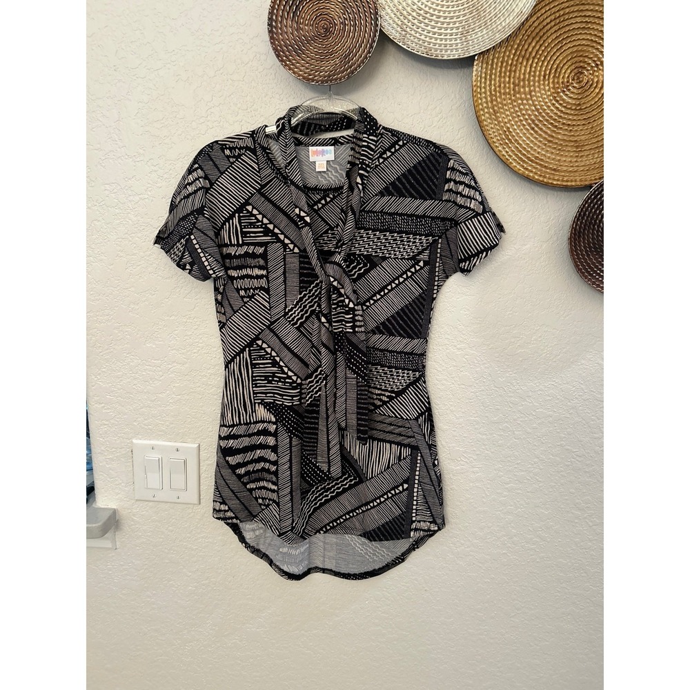 LuLaRoe top with‎ a geometric pattern tunic w pockets and matching tie size XXS